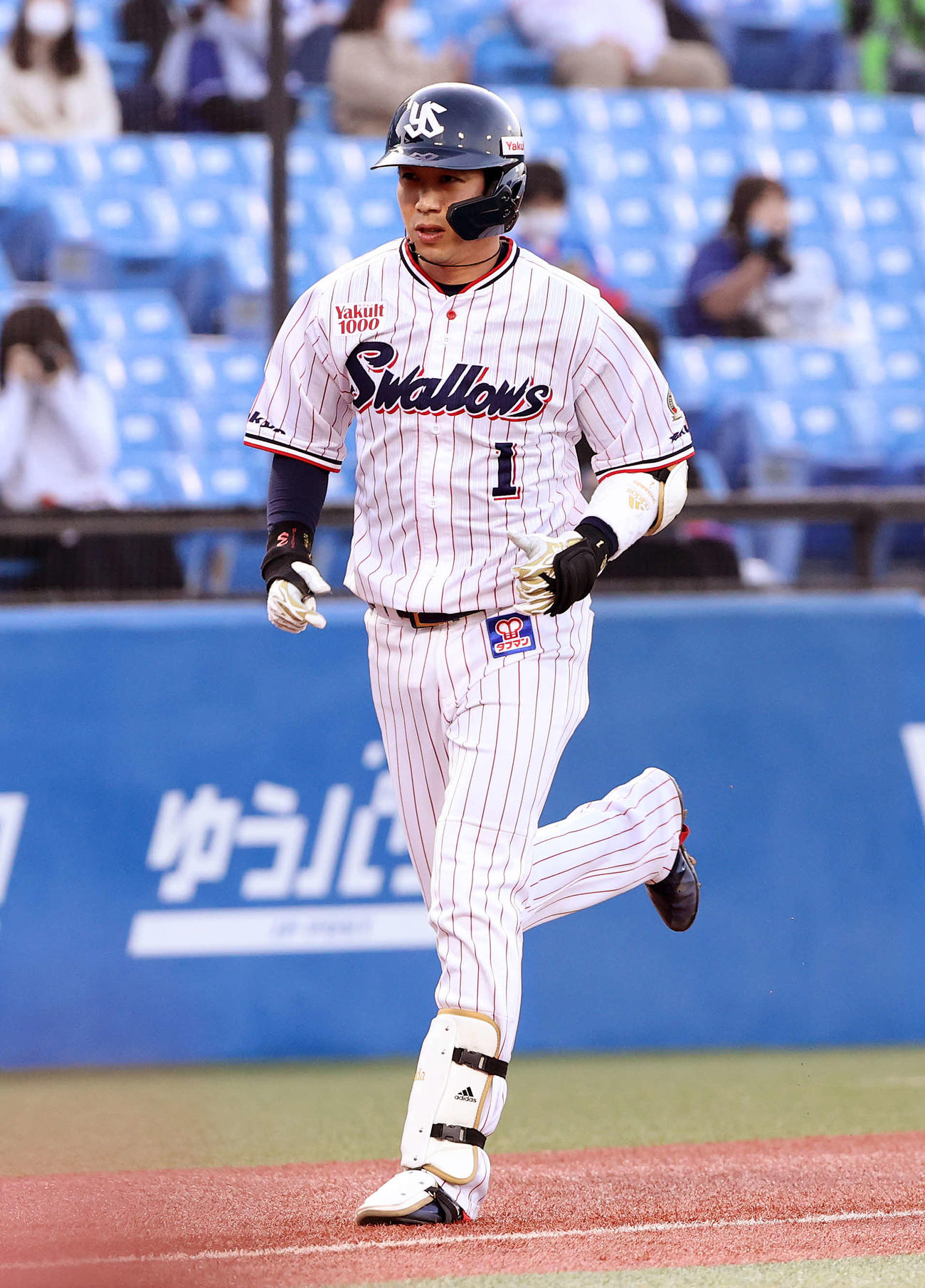 ヤクルト対中日　1回裏ヤクルト2死、山田は左越え本塁打を放つ（撮影・鈴木正人）