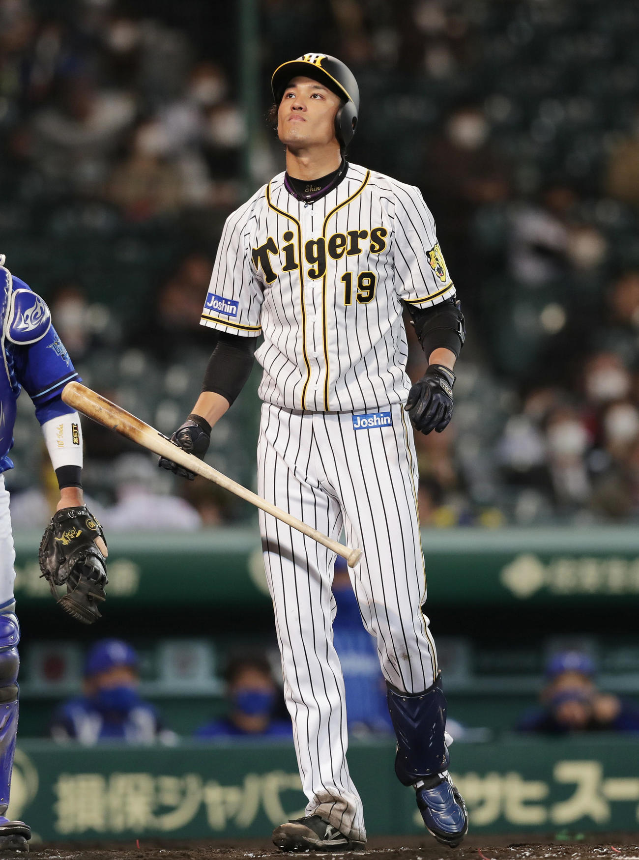阪神対DeNA 3回裏阪神無死一塁、3バント失敗で三振に倒れる藤浪（撮影・前田充）