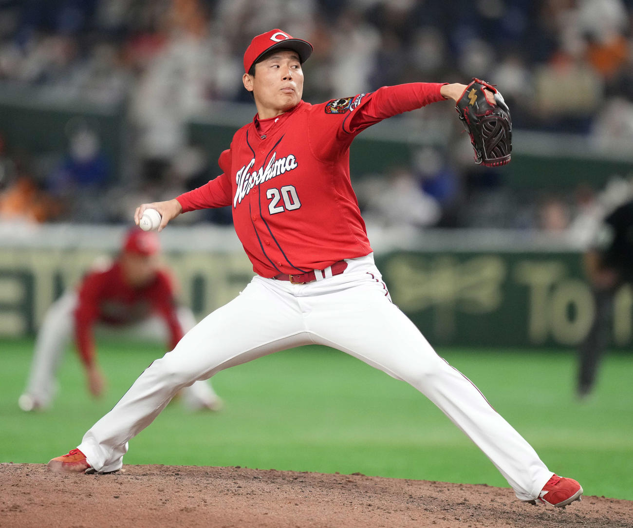 巨人対広島　9回裏から5番手で登板した広島栗林（撮影・鈴木みどり）