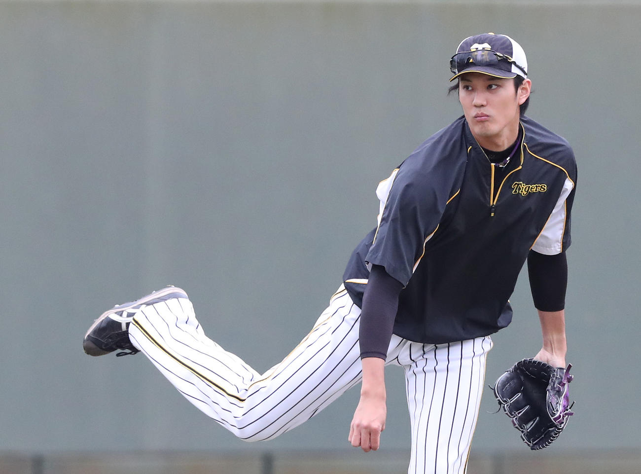 鳴尾浜でキャッチボールする藤浪（代表撮影）