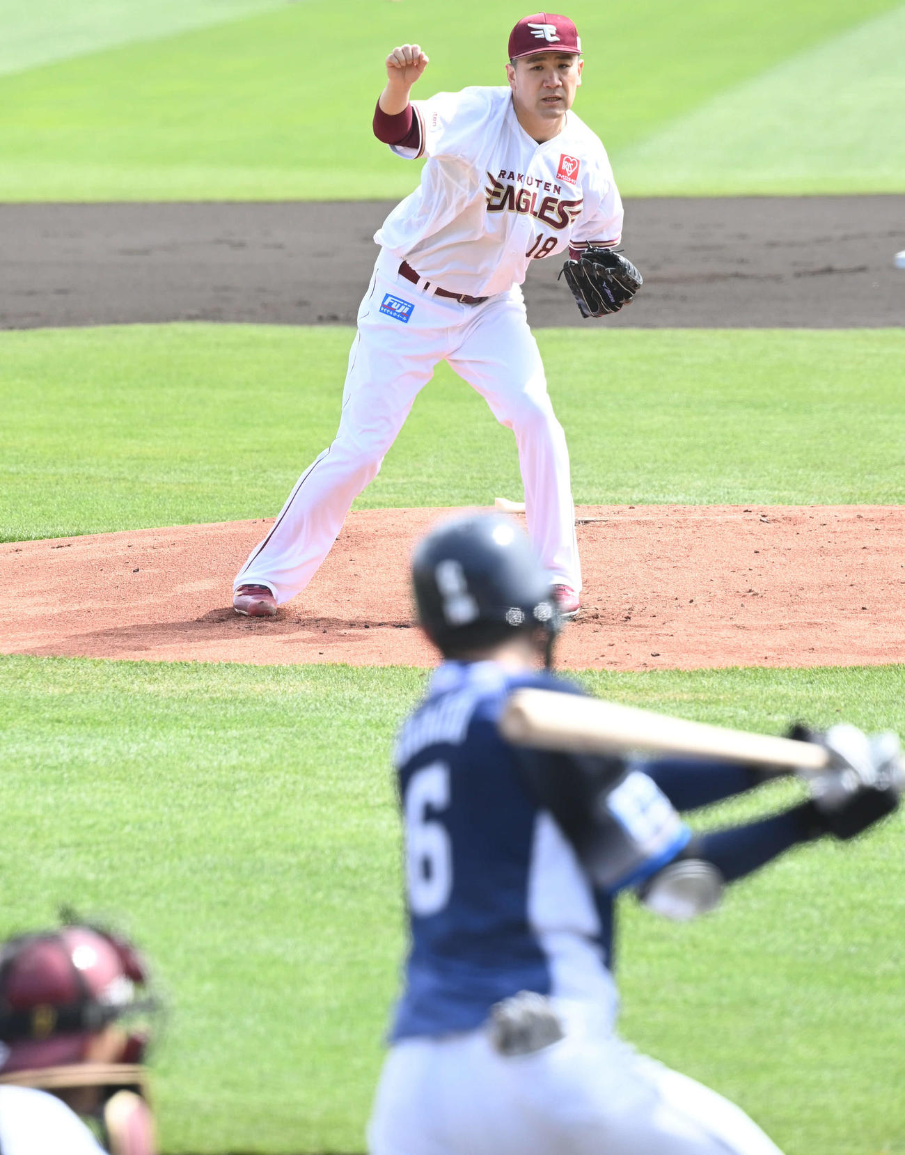 楽天対西武　1回表西武1死、田中将は源田を空振り三振に仕留める（撮影・山崎安昭）
