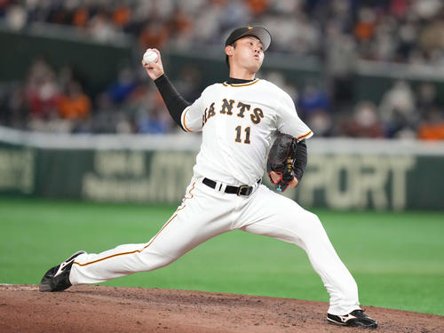 巨人対広島　5回表途中から2番手で登板した巨人平内（撮影・鈴木みどり）