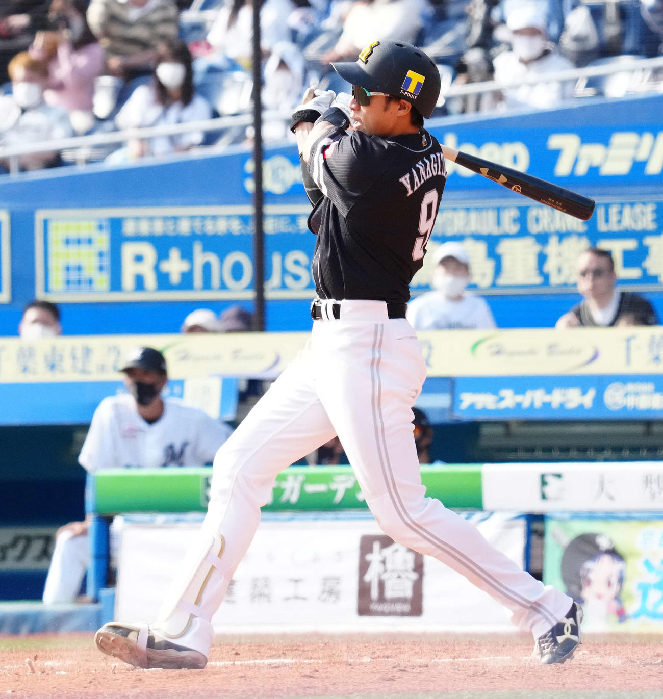 ロッテ対ソフトバンク　7回表ソフトバンク1死一、三塁、右前適時打を放つ柳田（撮影・江口和貴）