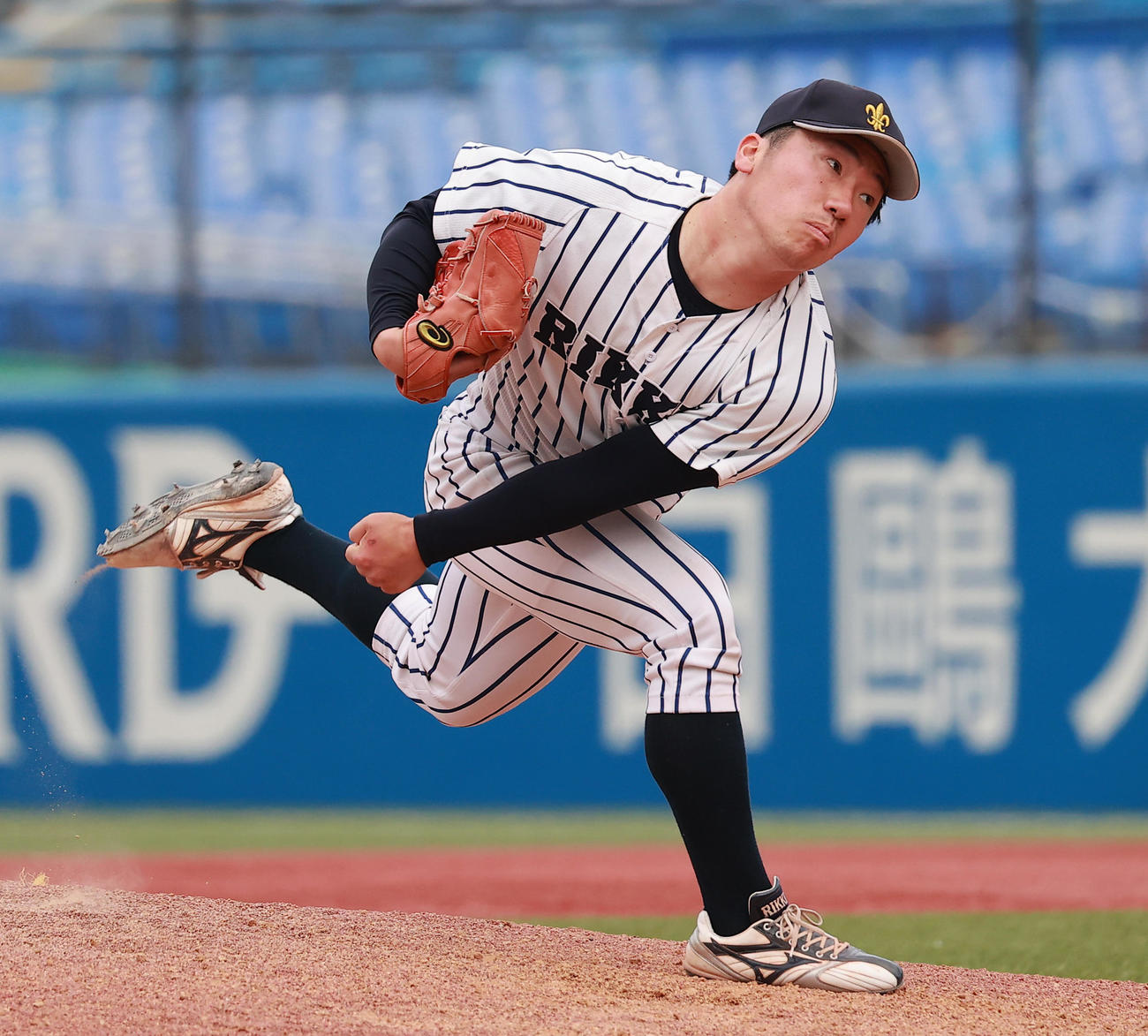 早大対立大　力投する立大・宮（撮影・野上伸悟）