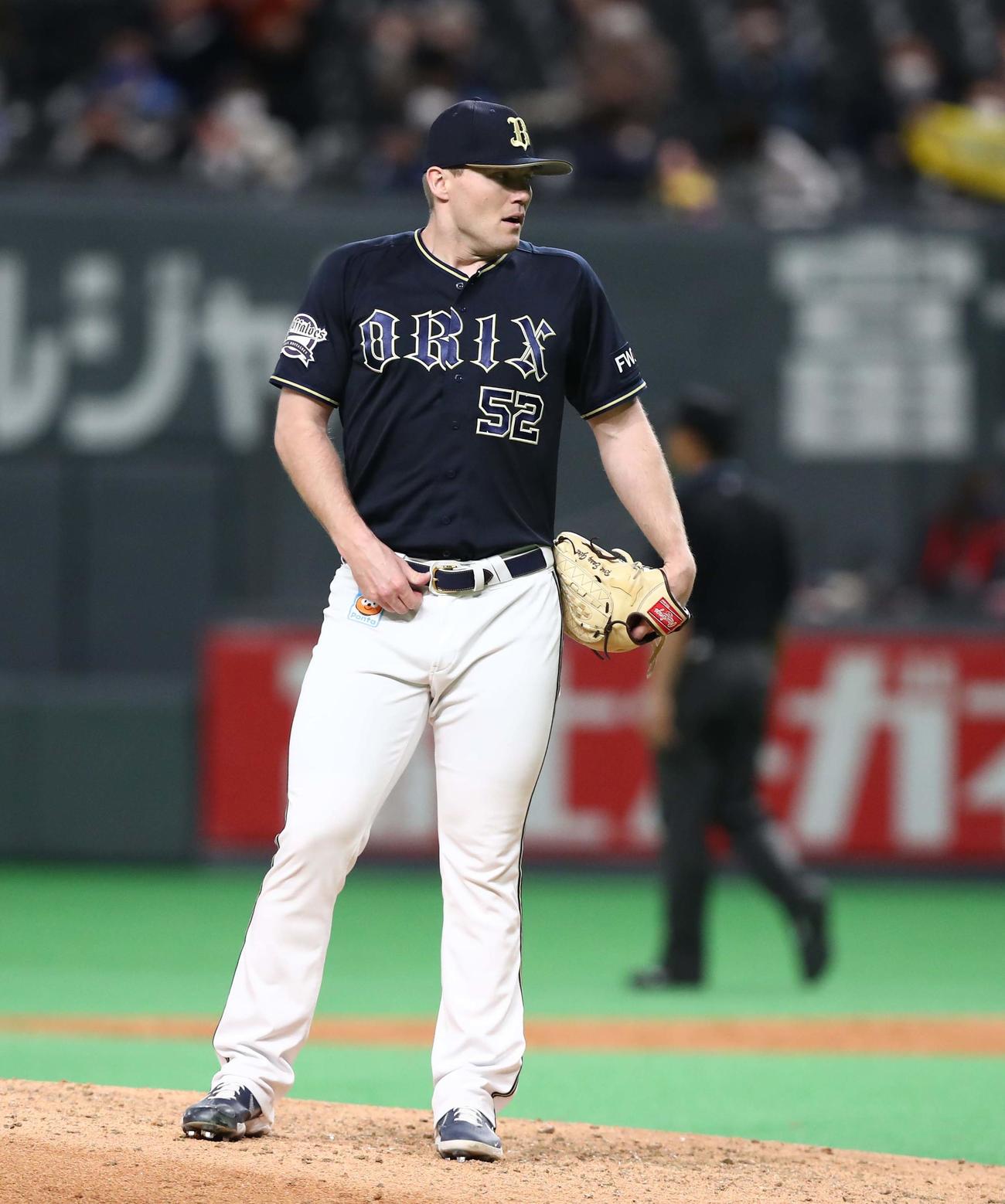 日本ハム対オリックス　9回裏日本ハム無死、近藤に左越え本塁打を浴びるヒギンス（撮影・黒川智章）