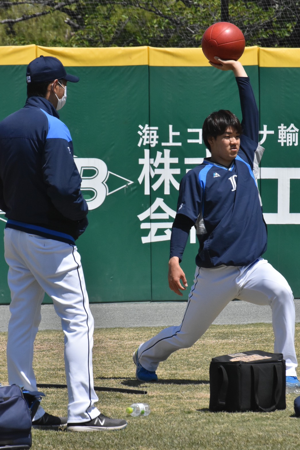27日ロッテ戦に向けて調整する西武上間（球団提供）