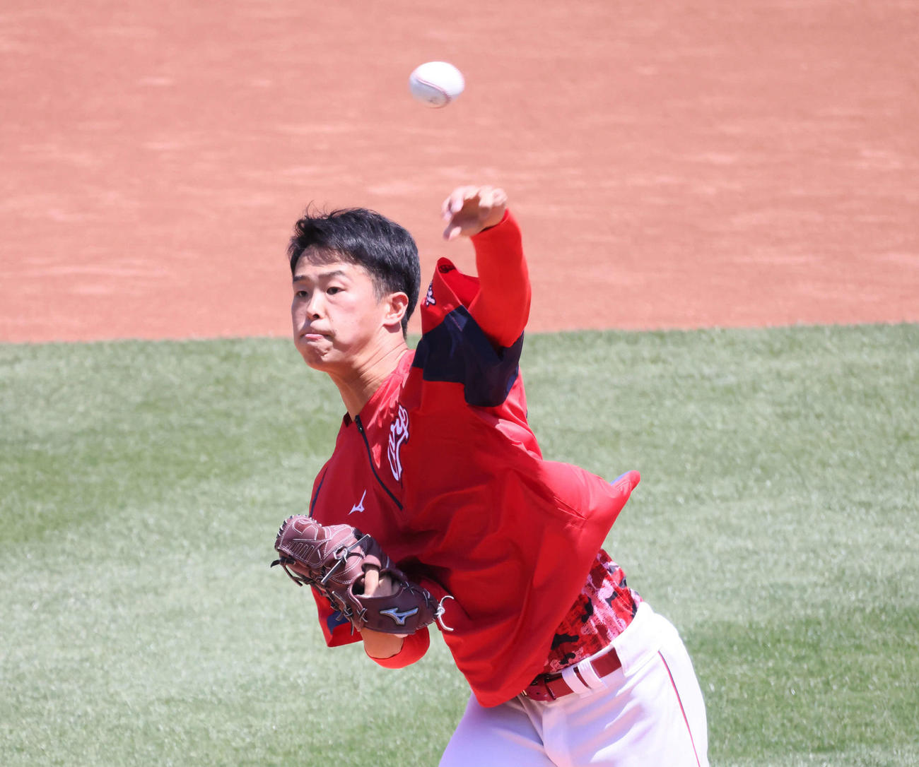 広島投手指名練習　投手指名練習に参加した玉村は練習の最後に、マウンドで投球（撮影・加藤孝規）
