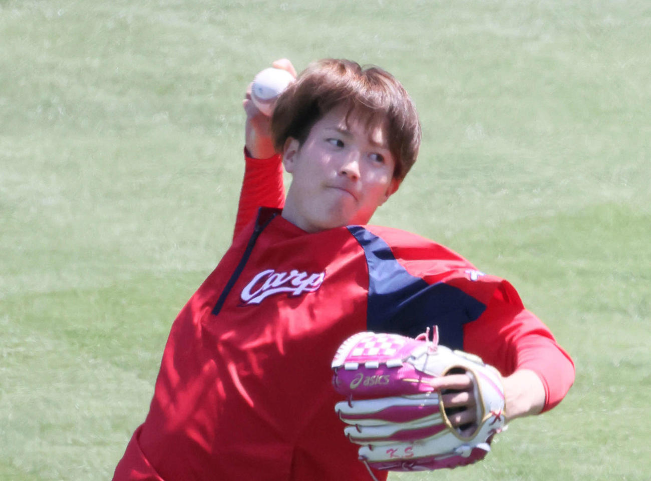 広島投手指名練習　キャッチボールをする森下（撮影・加藤孝規）