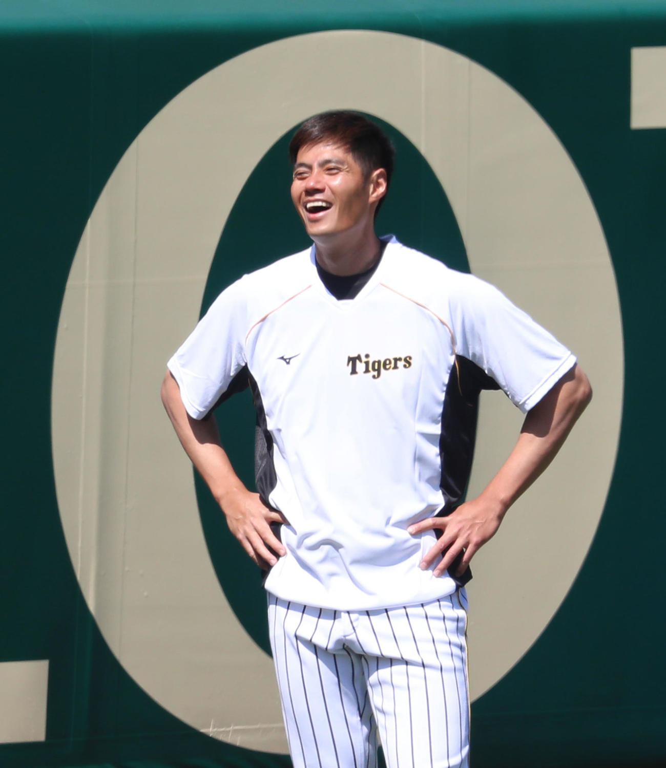 練習中に笑顔を見せるチェン（撮影・加藤哉）