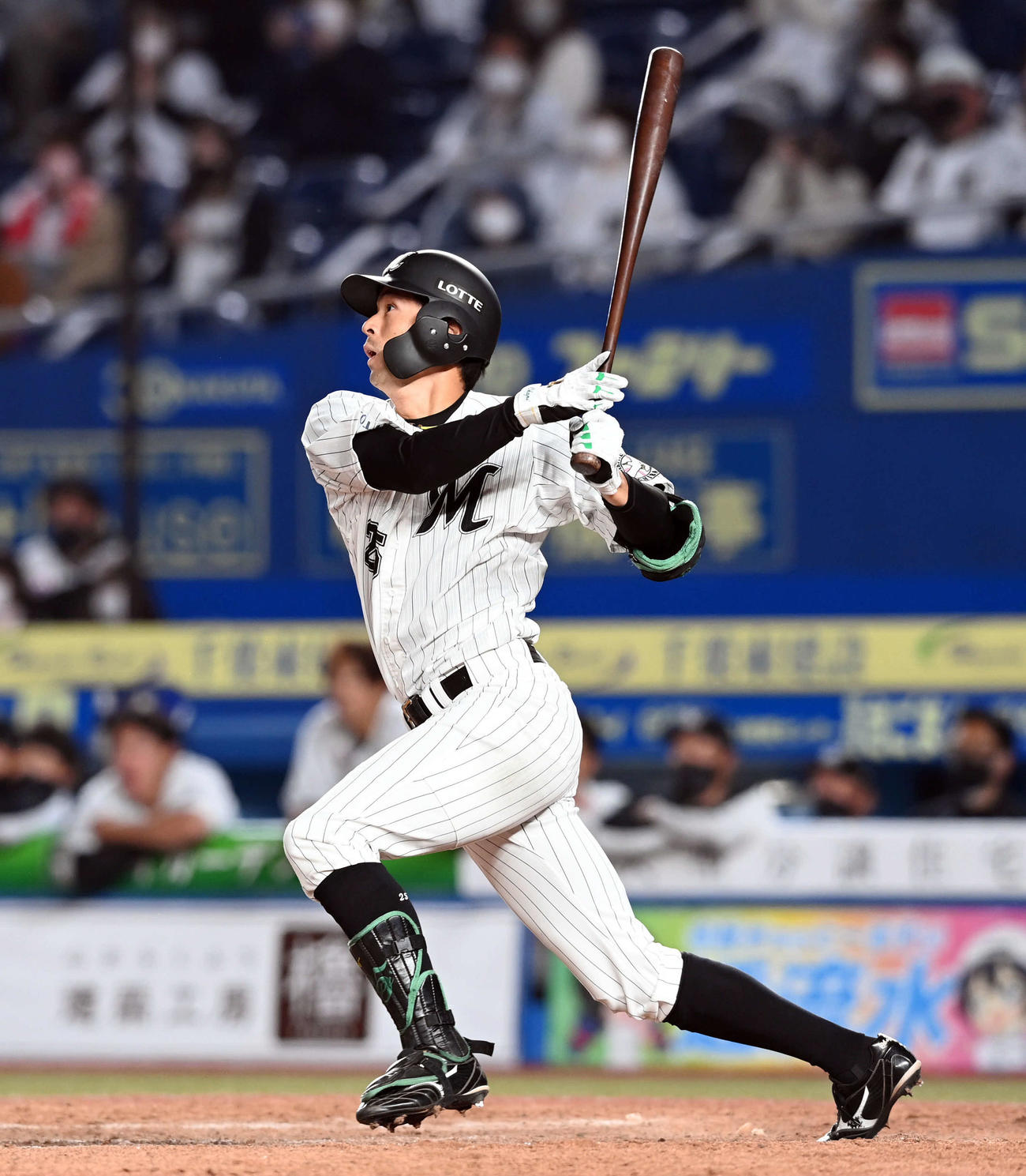 サヨナラ2点本塁打を放つ岡（2021年4月21日撮影）