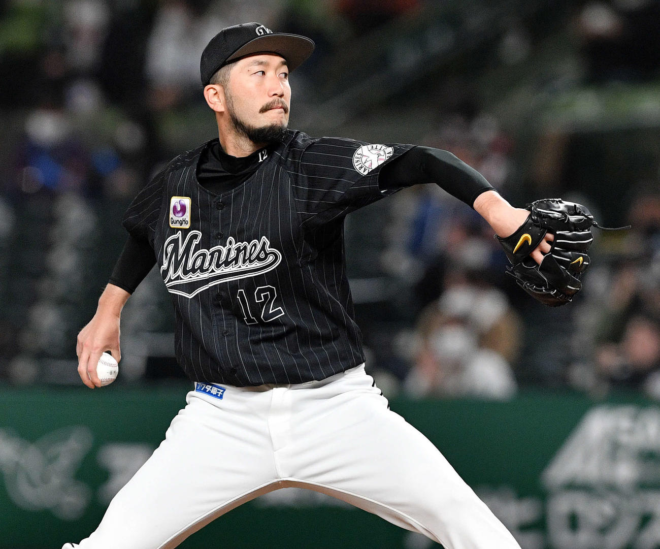 西武対ロッテ　ロッテ先発の石川（撮影・滝沢徹郎）