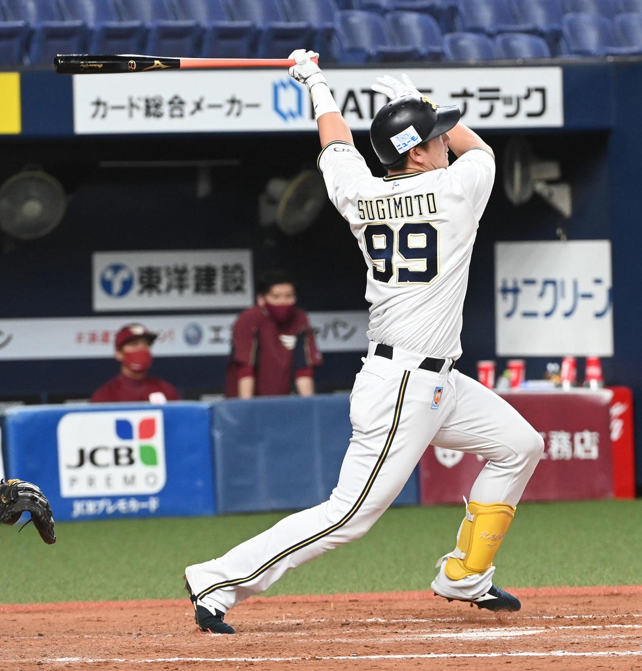 8回裏オリックス無死一塁、杉本は左越え本塁打を放つ（撮影・前岡正明）