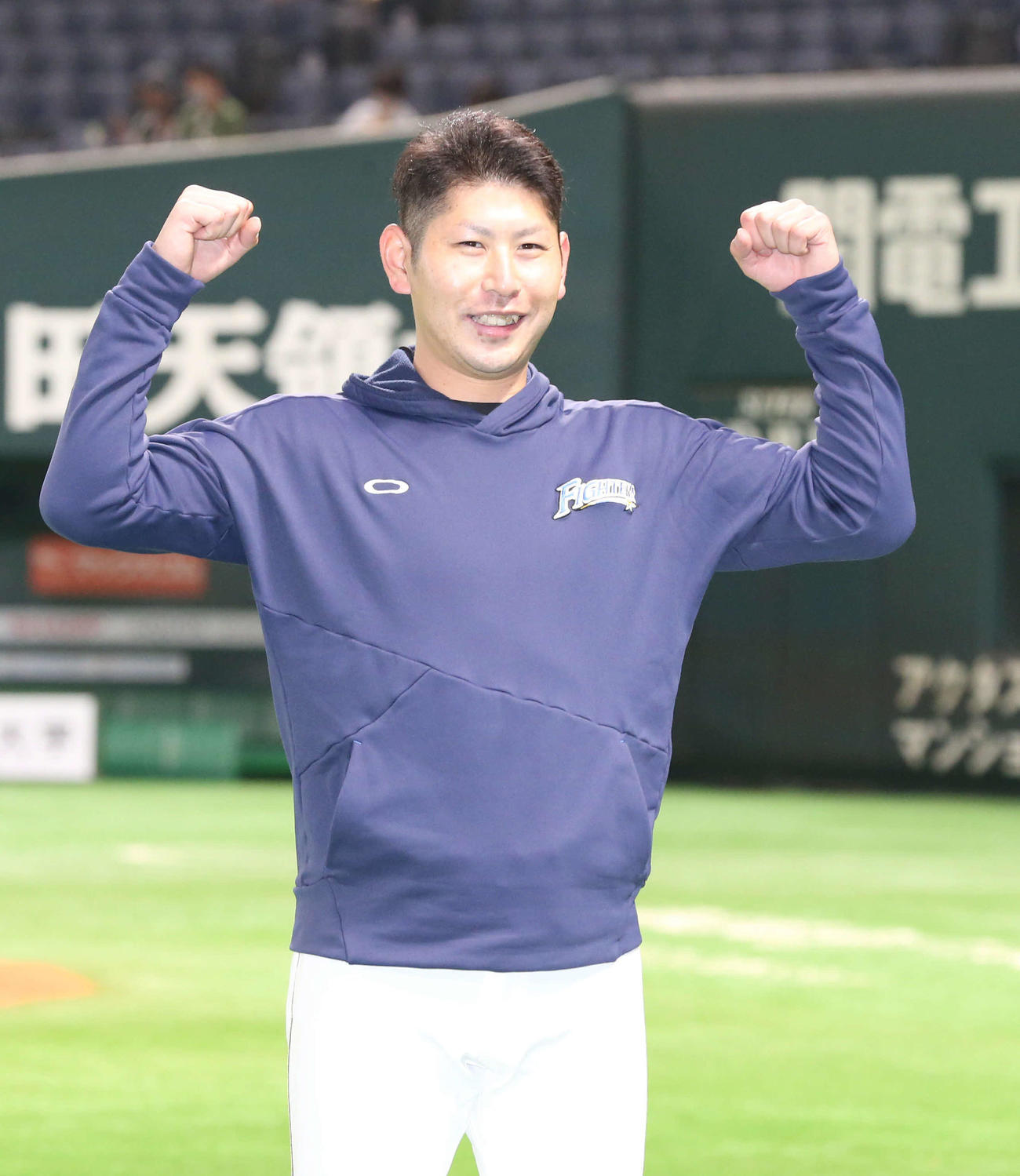 ソフトバンク対日本ハム　勝利投手となった加藤はガッツポーズ（撮影・梅根麻紀）