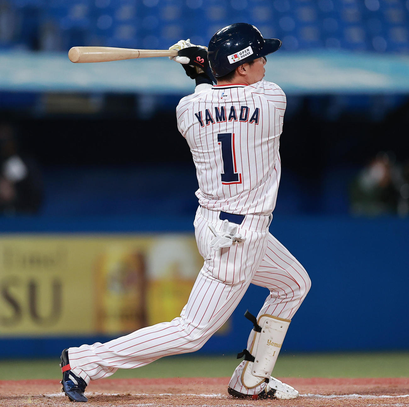 ヤクルト対巨人　7回裏ヤクルト無死一塁、左越え2点本塁打を放つ山田（撮影・野上伸悟）