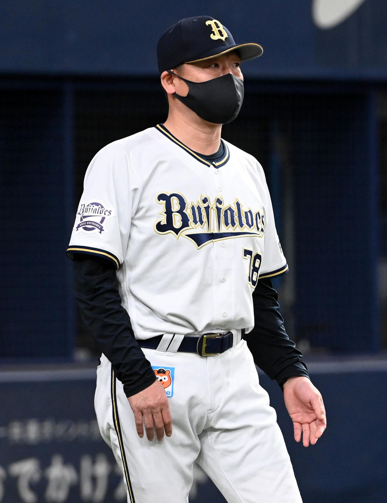 オリックス対楽天　9回、同点に追いつかれ交代を告げる中嶋監督（撮影・前岡正明）