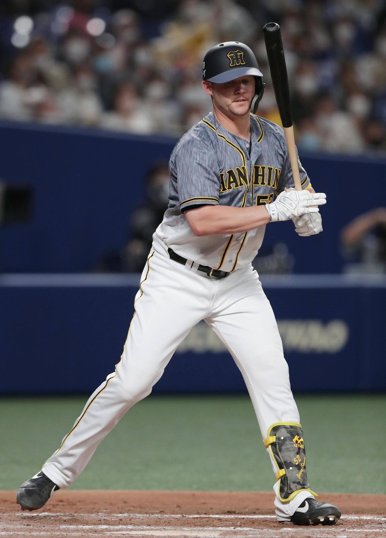 中日対阪神　9回表阪神2死一塁、サンズが空振り三振に倒れ試合終了（撮影・前田充）