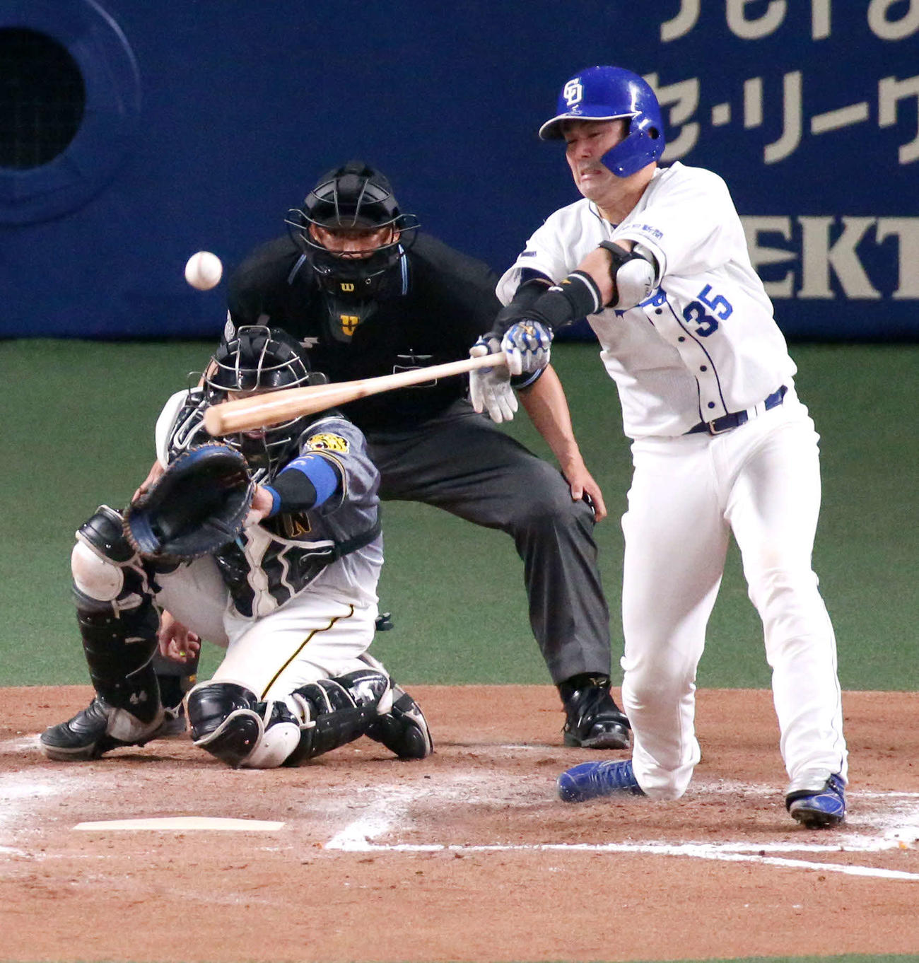 中日対阪神　7回裏中日1死一、二塁、木下拓は左前勝ち越し適時打を放つ（撮影・上山淳一）