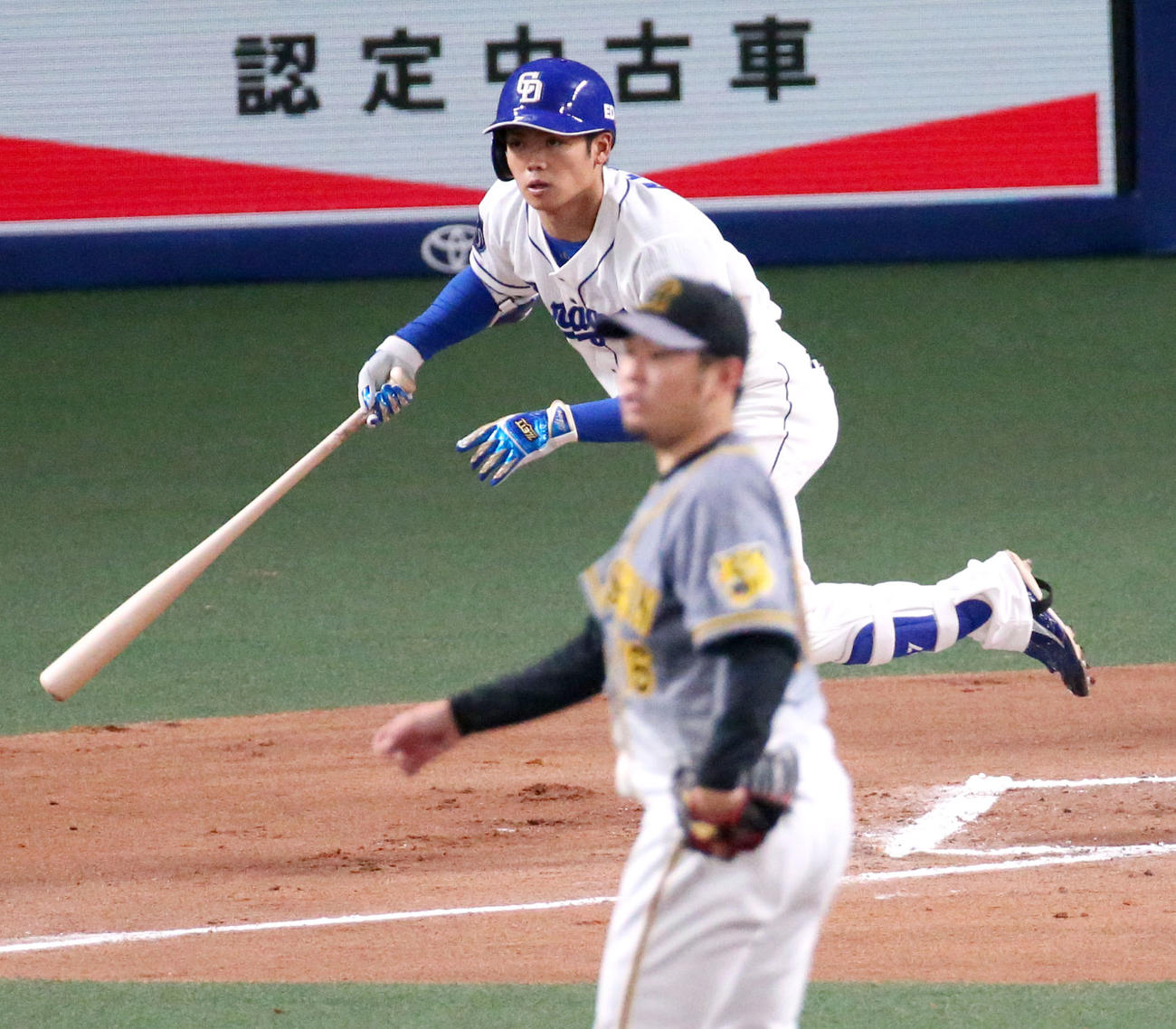 中日対阪神　6回裏中日無死、根尾は右前打を放つ（撮影・上山淳一）
