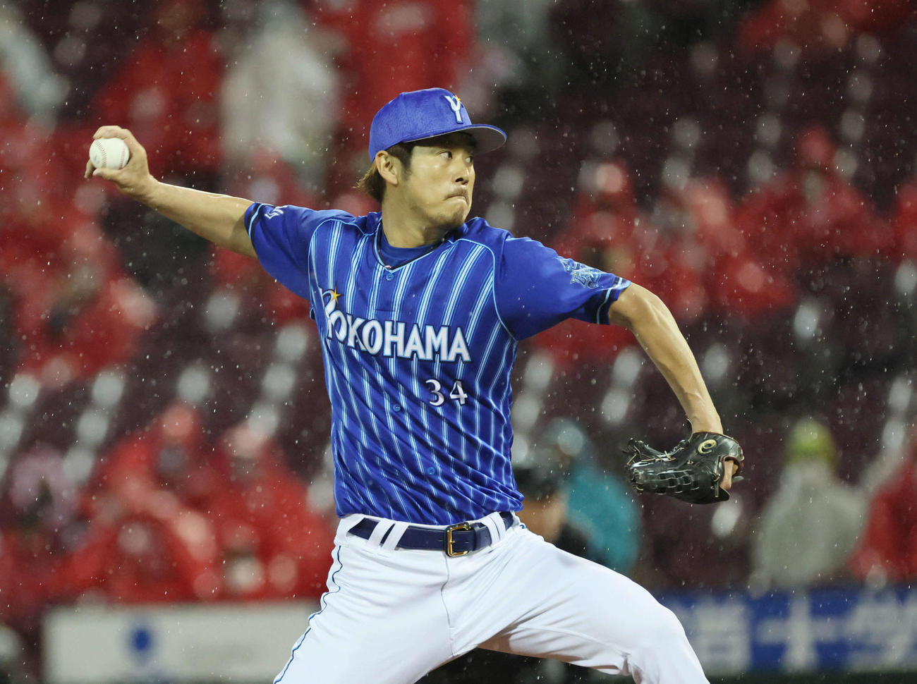 広島対DeNA 5回裏広島1死一、三塁、DeNA二番手の平田（撮影・加藤孝規）