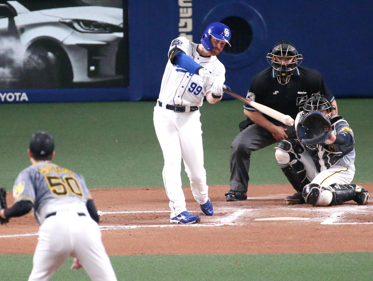中日対阪神　6回裏中日2死、ガーバーは中前打を放つ（撮影・上山淳一）