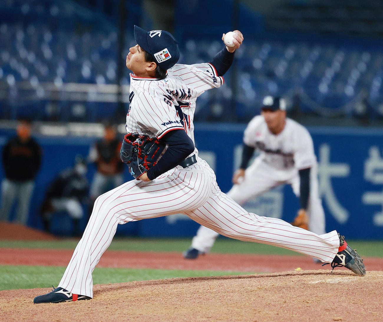 ヤクルト対巨人　力投するヤクルト杉山（撮影・野上伸悟）