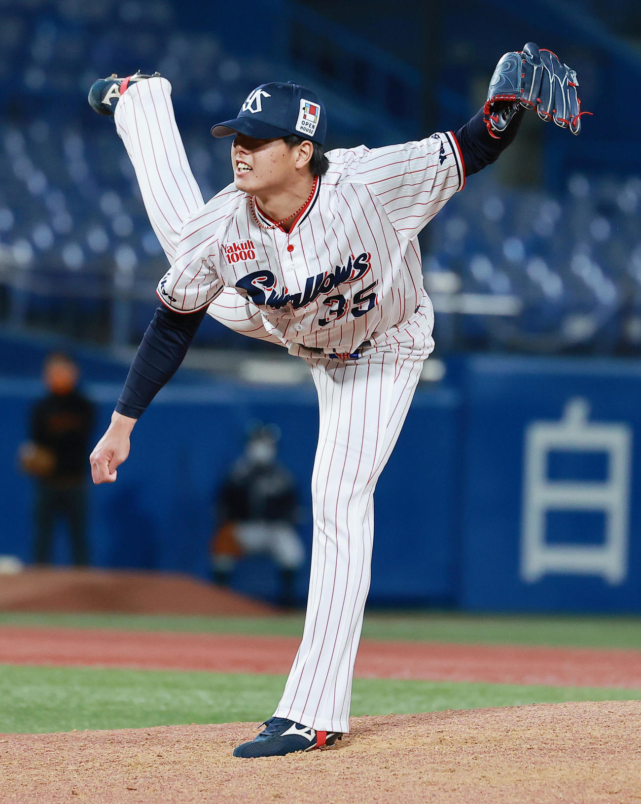 ヤクルト対巨人　力投するヤクルト杉山（撮影・野上伸悟）