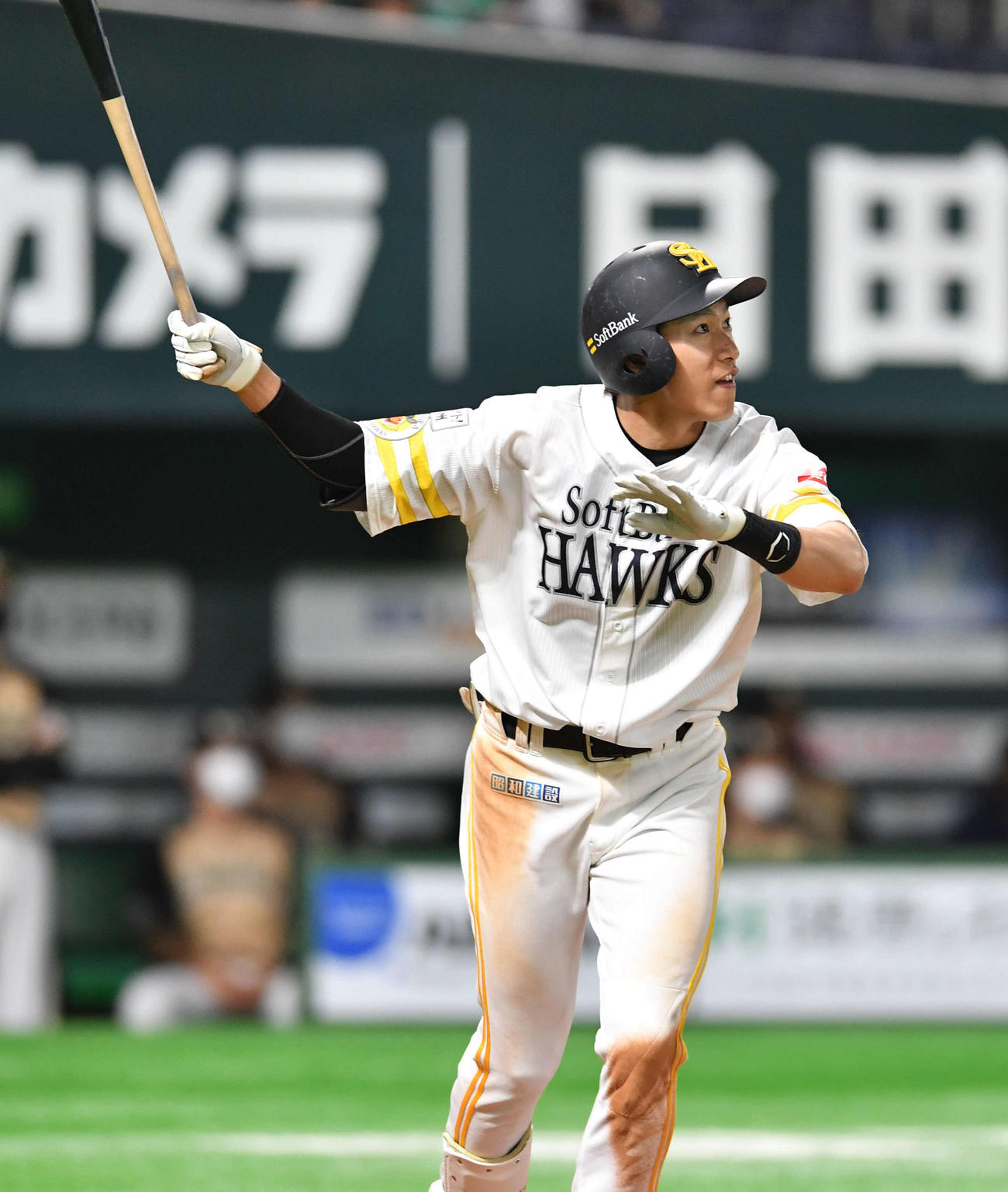 ソフトバンク対日本ハム　9回裏ソフトバンク2死、柳田は右中間へ本塁打を放つ（撮影・岩下翔太）