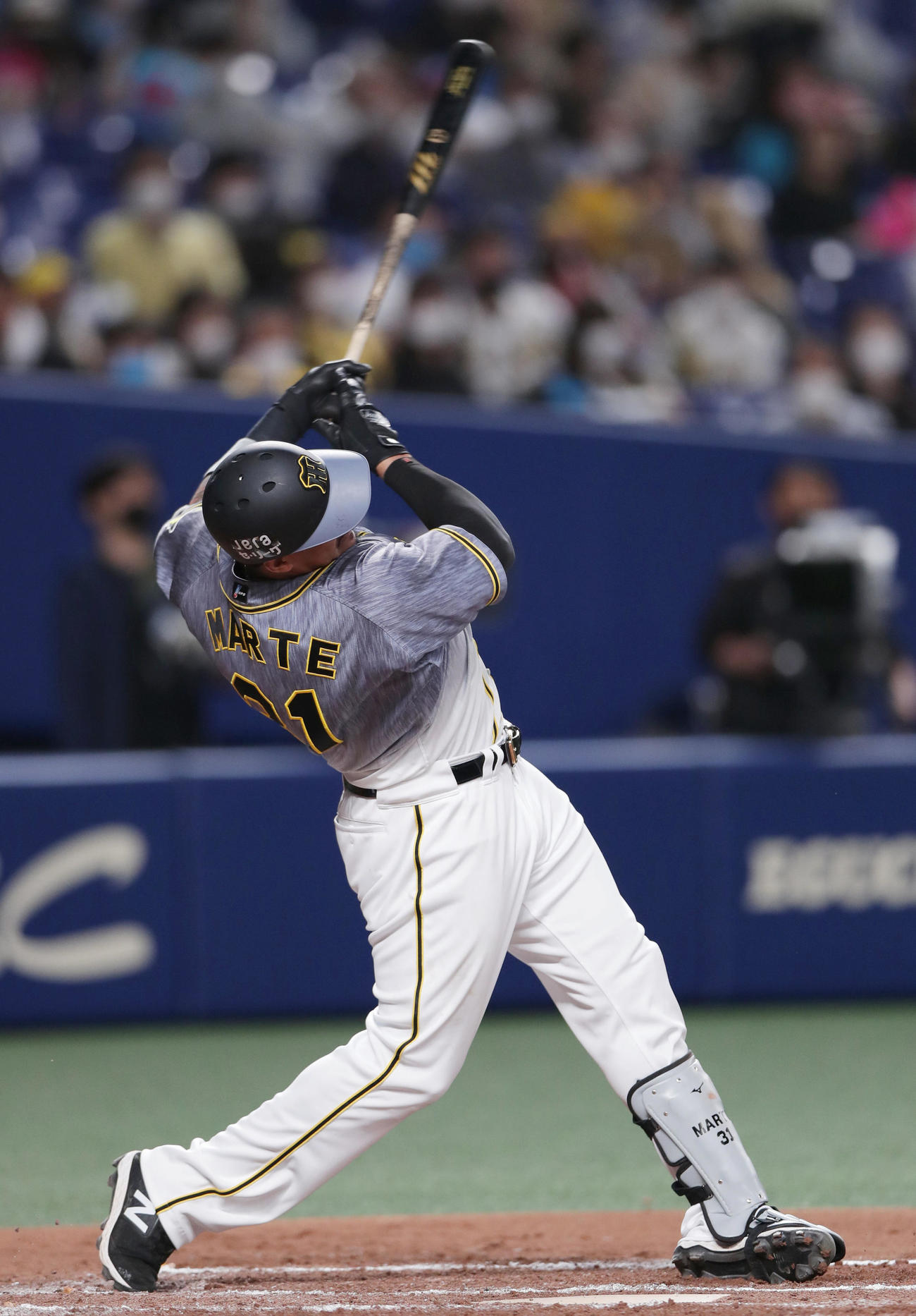 中日対阪神　4回表阪神無死、左前打を放つマルテ（撮影・前田充）