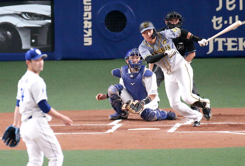 中日対阪神　1回表阪神2死三塁、大山は先制の左前適時打を放つ（撮影・上山淳一）