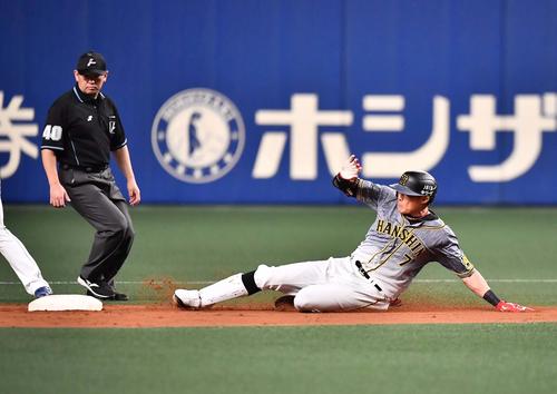 中日対阪神　7回表阪神2死、二塁打を放つ糸井（撮影・上田博志）
