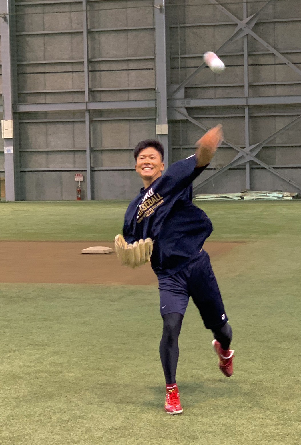 キャッチボールで調整する楽天早川（球団提供）