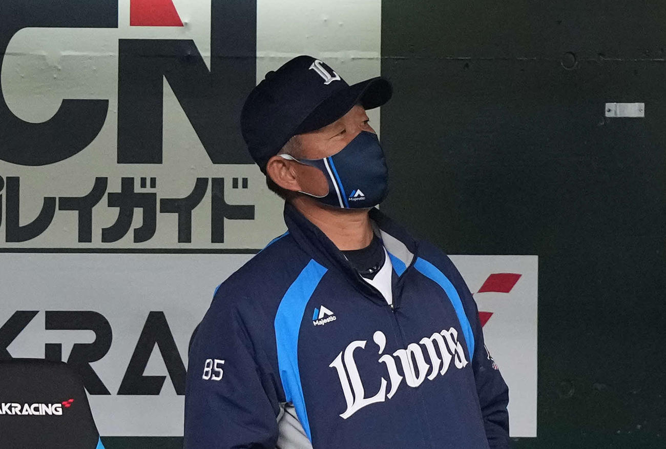西武対ロッテ　浮かない表情の西武辻監督（撮影・鈴木みどり）