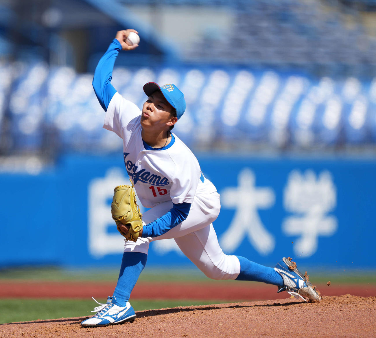 青学大対亜大　先発し力投する青学大・仲沢（撮影・鈴木みどり）