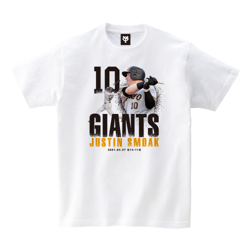 来日初打席初安打を記録した巨人スモークの記念Tシャツ（球団提供）