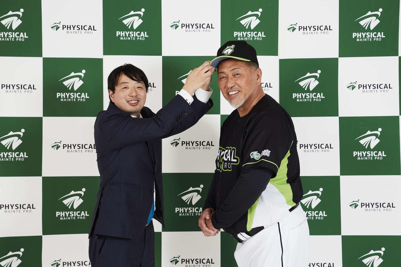 中高生向けサプリ「フィジカルメンテプロ」のアンバサダーに就任した清原和博氏（右）。左は健商株式会社代表の伊藤智章氏