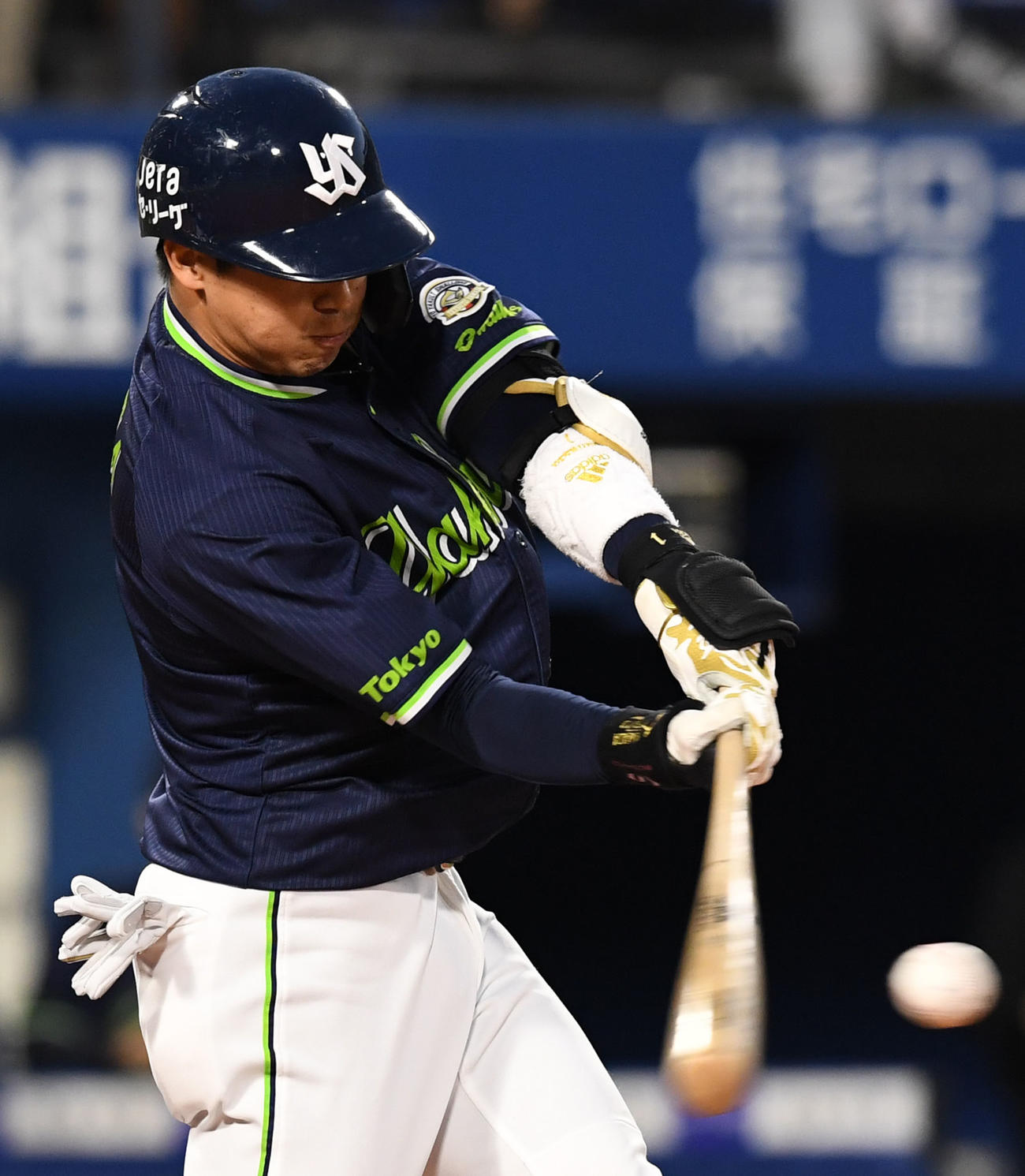 DeNA対ヤクルト　3回表ヤクルト2死一、三塁、中越え2点適時二塁打を放つ山田（撮影・横山健太）