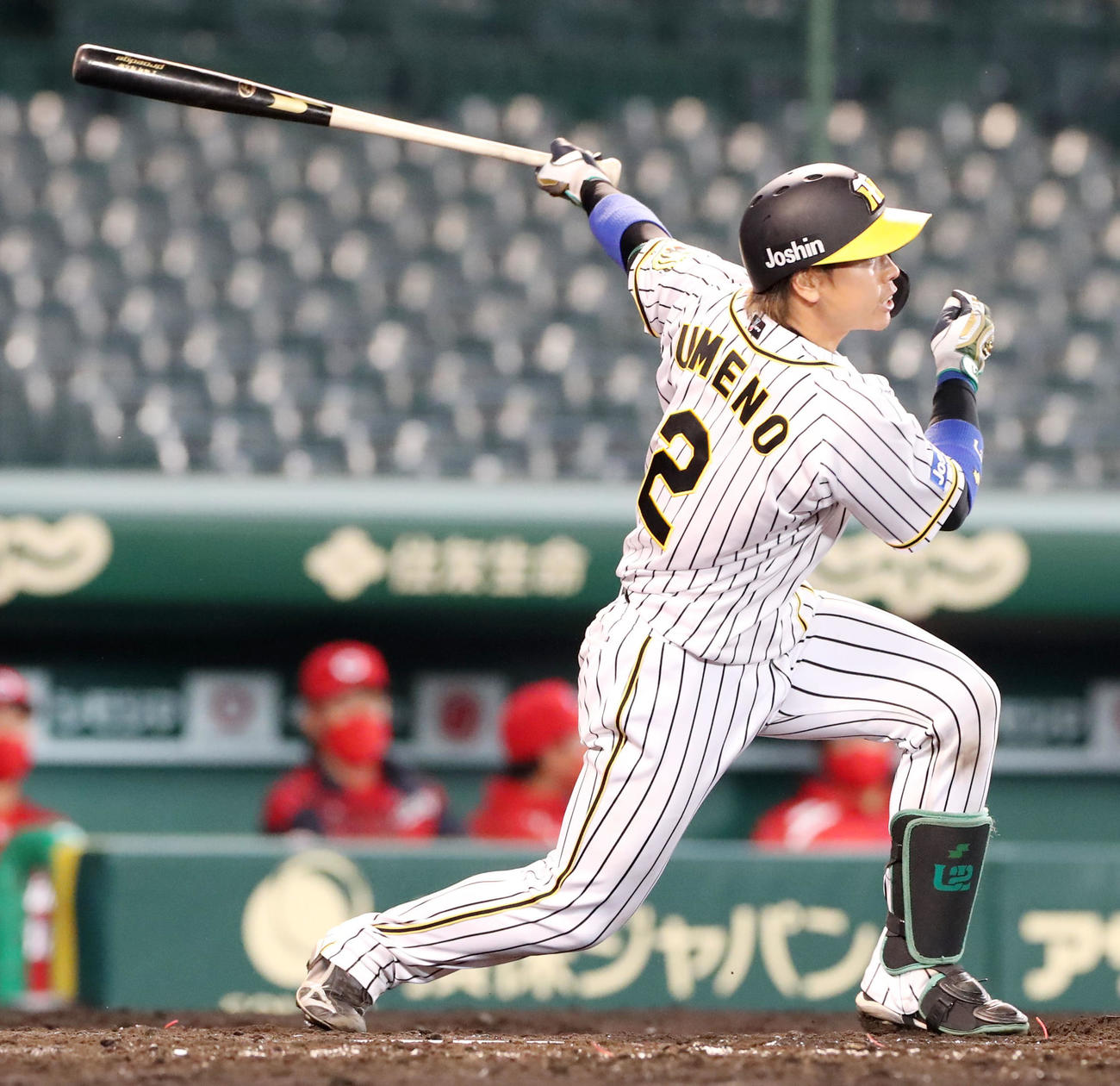 阪神対広島　5回裏阪神無死一、二塁、梅野は中前適時打を放つ（撮影・加藤哉）