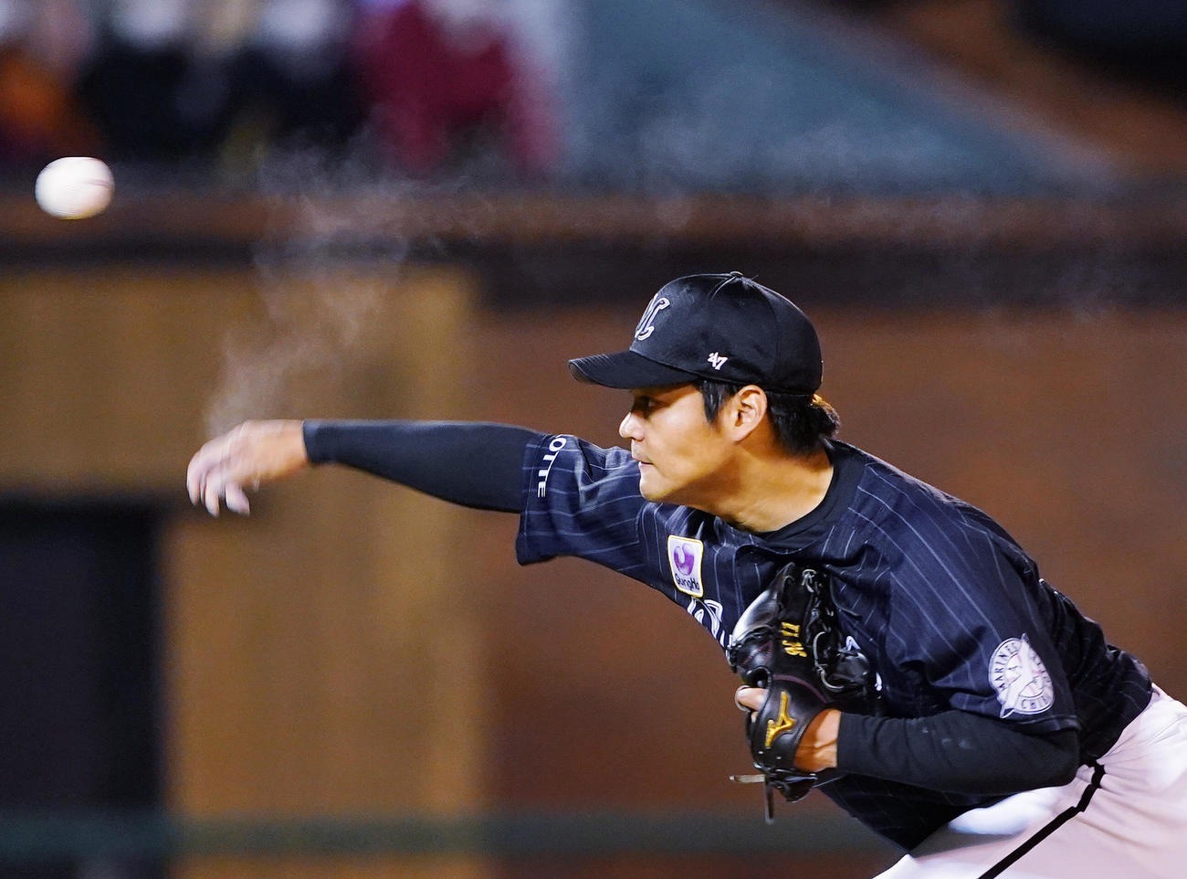楽天対ロッテ　6回から2番手で登板したロッテ佐々木千（撮影・菅敏）