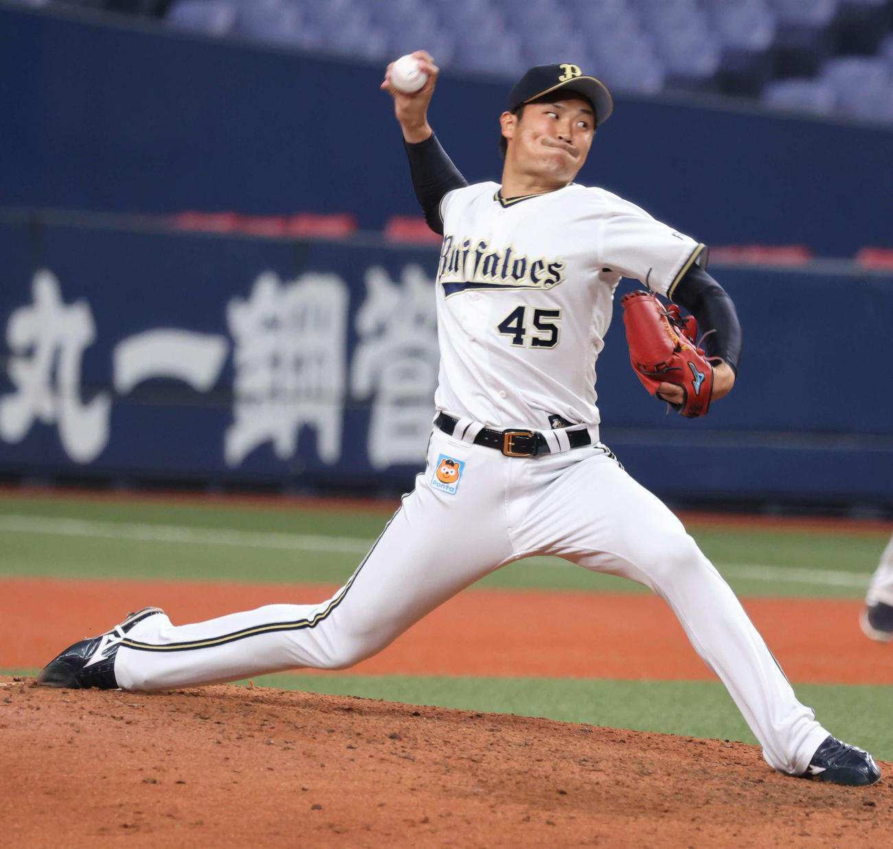 オリックス対ソフトバンク　8回表、2死から登板した阿部（撮影・渦原淳）