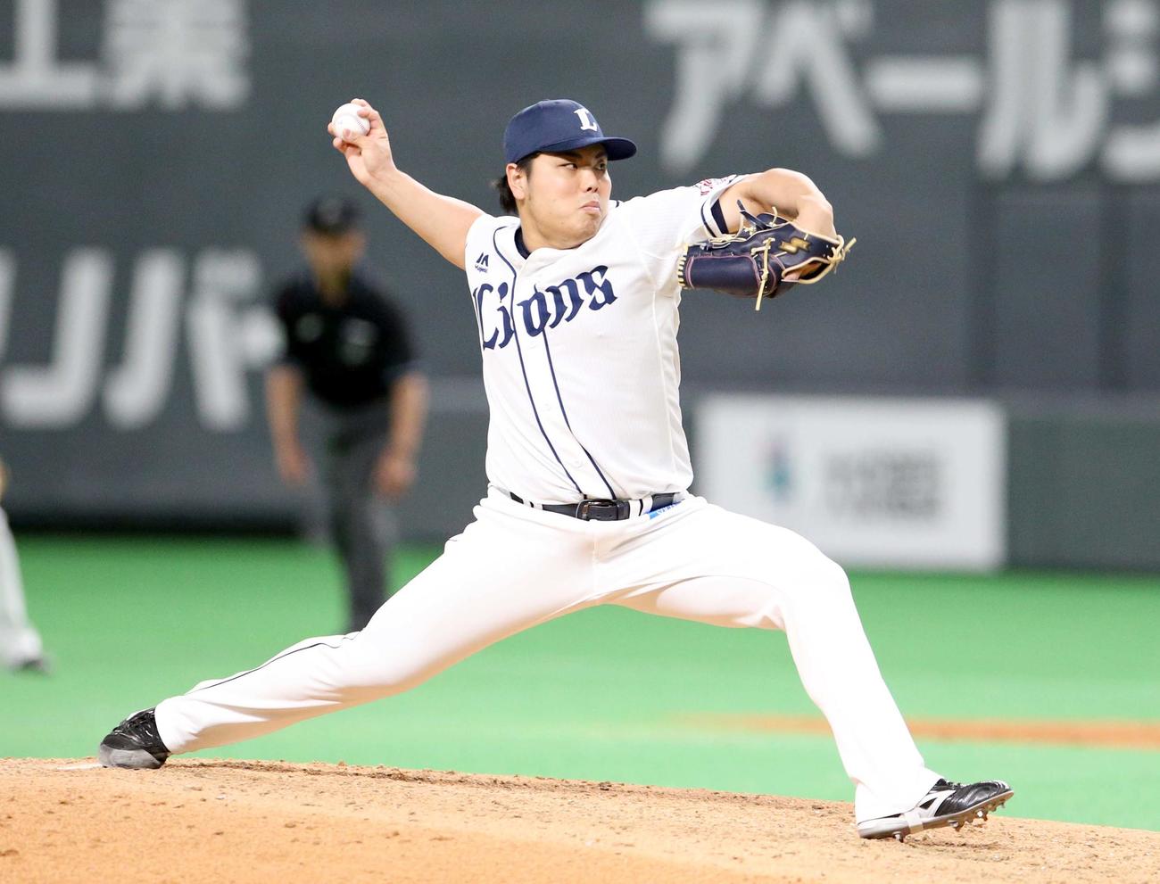 日本ハム対西武　8回から登板する西武平良（撮影・佐藤翔太）
