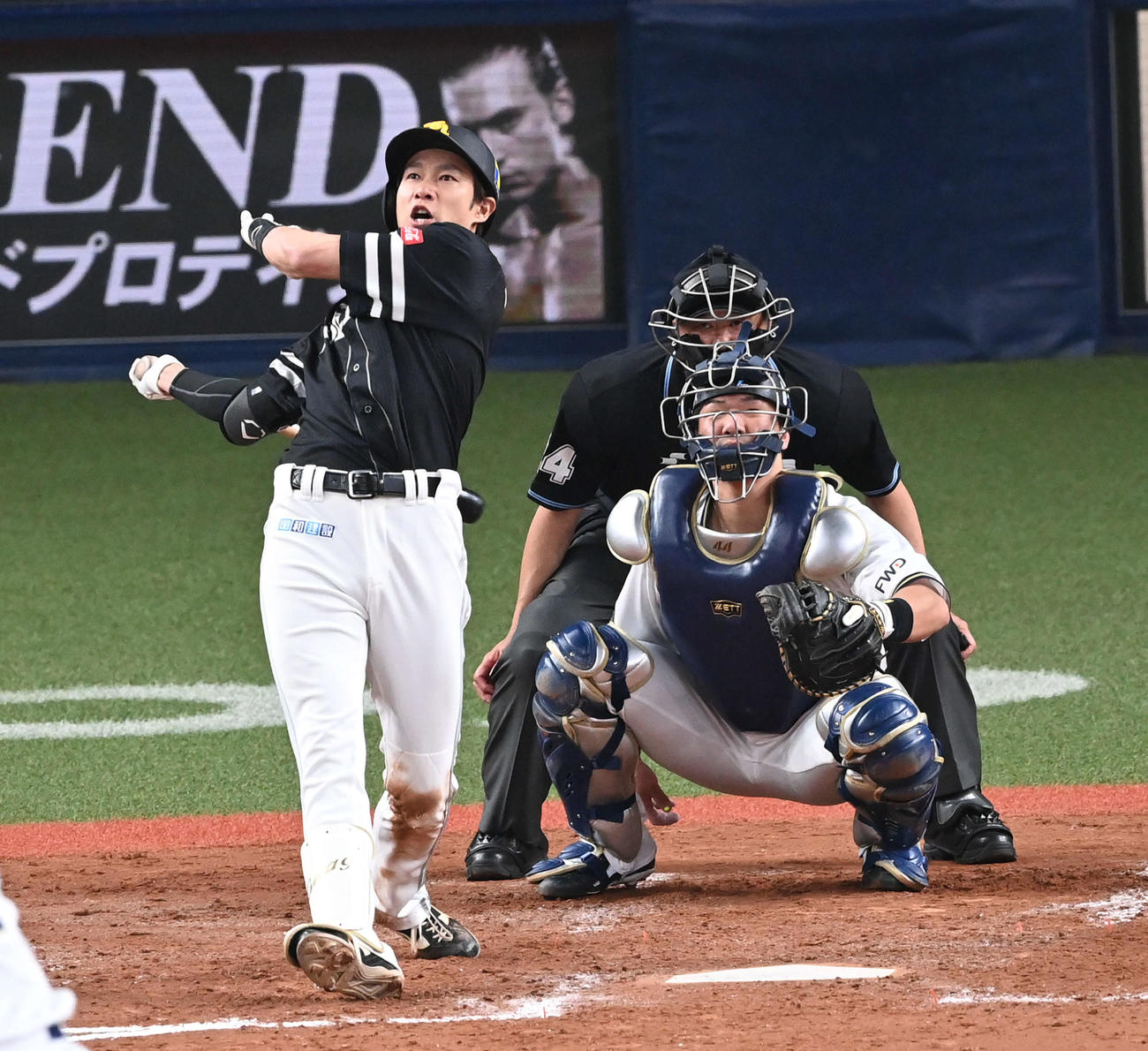 オリックス対ソフトバンク　4回表ソフトバンク1死、柳田は右越え本塁打を放つ（撮影・前岡正明）