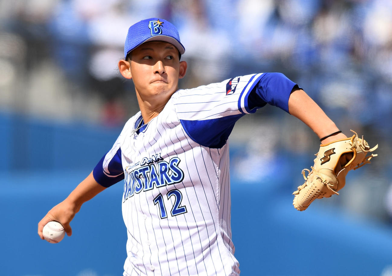 DeNA対ヤクルト　力投するDeNA先発の阪口（撮影・横山健太）