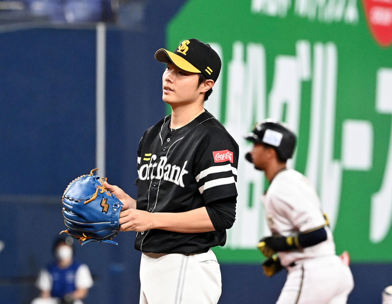 5回裏オリックス1死一塁、宗に先制の右越え2点本塁打を打たれがっくりする松本（撮影・前岡正明）