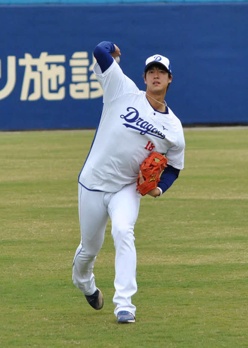 今季初登板へ向け調整する中日梅津（撮影・伊東大介）