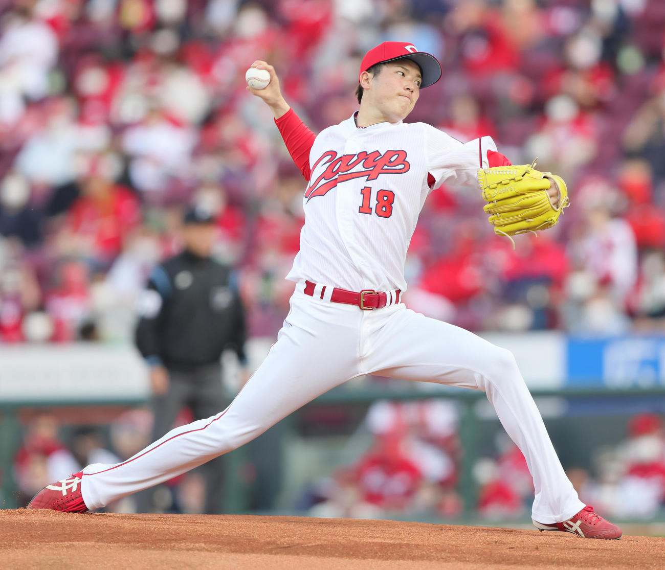 広島対巨人　広島先発の森下（撮影・足立雅史）