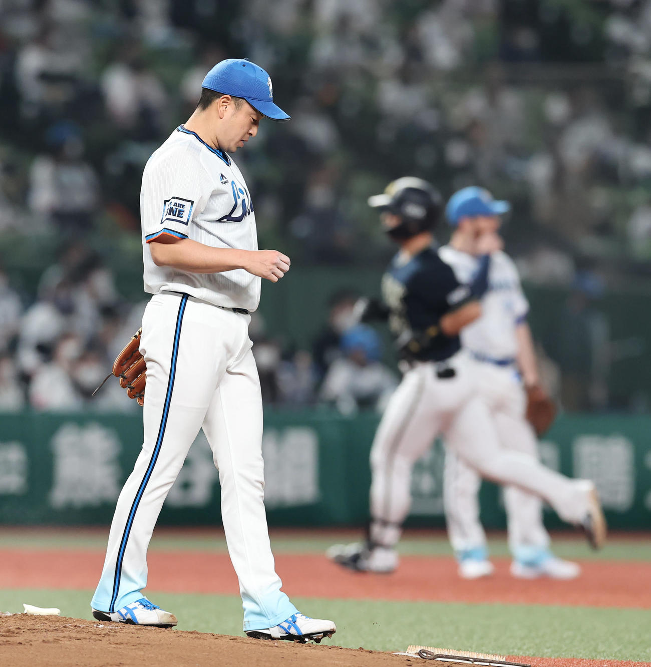 西武対オリックス　6回表オリックス無死一、二塁、頓宮（右）に3点本塁打を浴びる宮川（撮影・垰建太）
