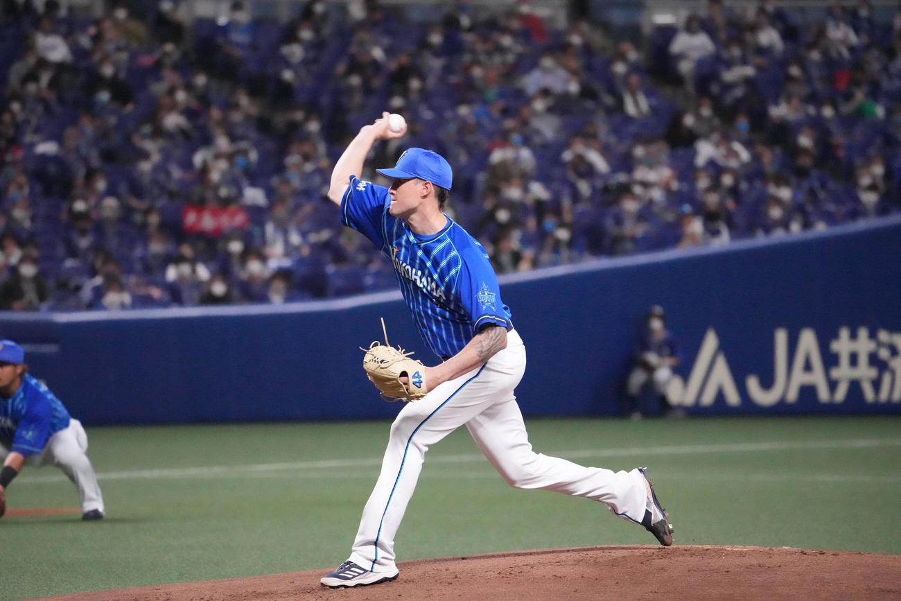 中日対DeNA 1回裏、今季初登板するDeNA先発のピープルズ（撮影・森本幸一）