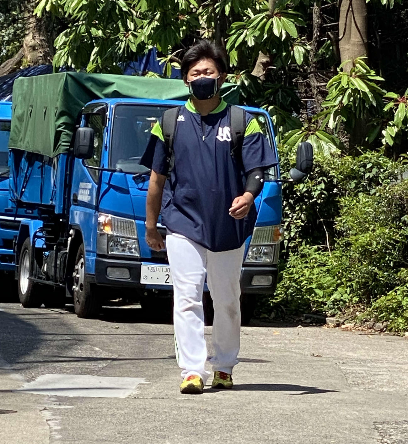 練習を終えて引き揚げるヤクルト田口