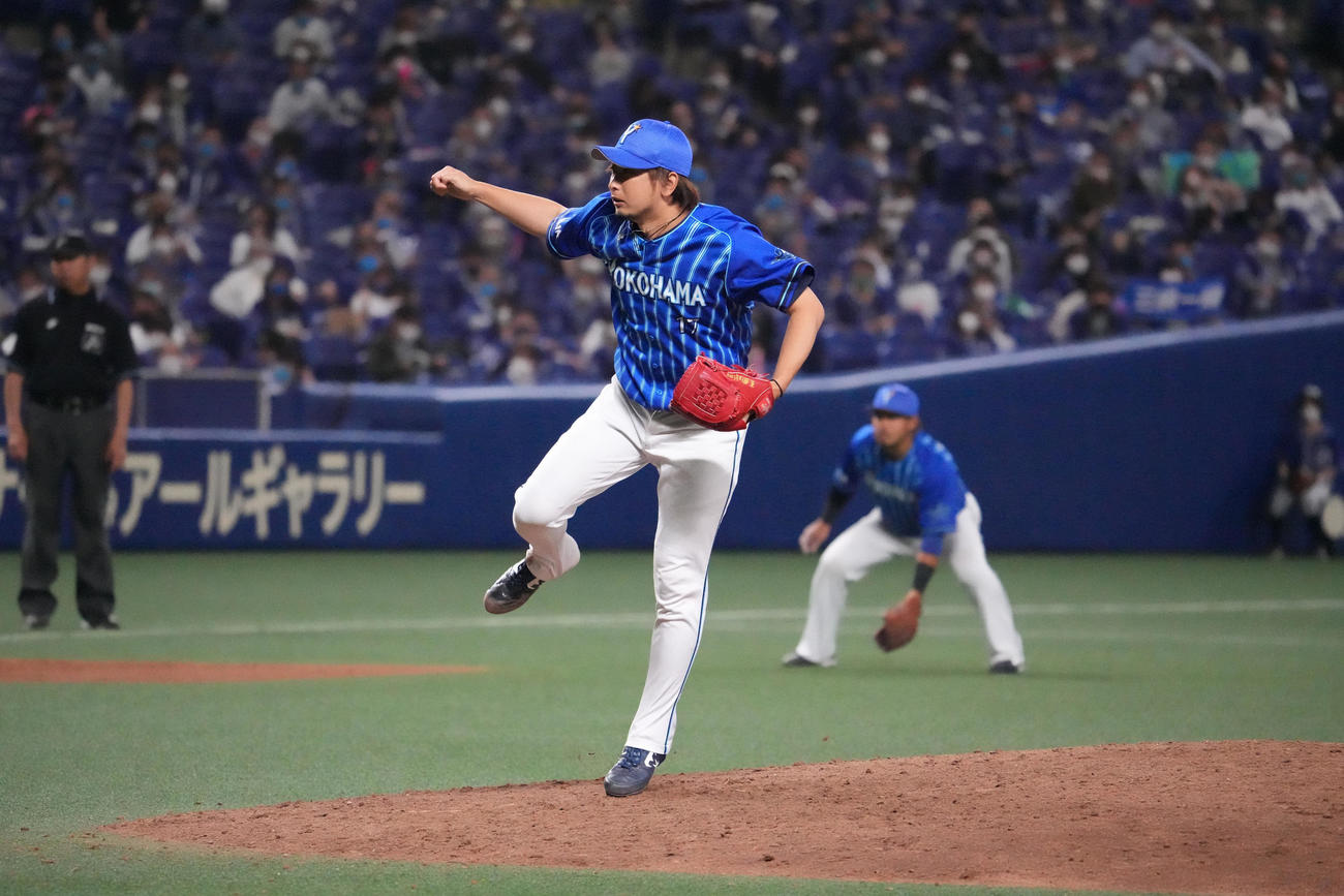中日対DeNA 9回裏、DeNA4番手で登板する三嶋（撮影・森本幸一）