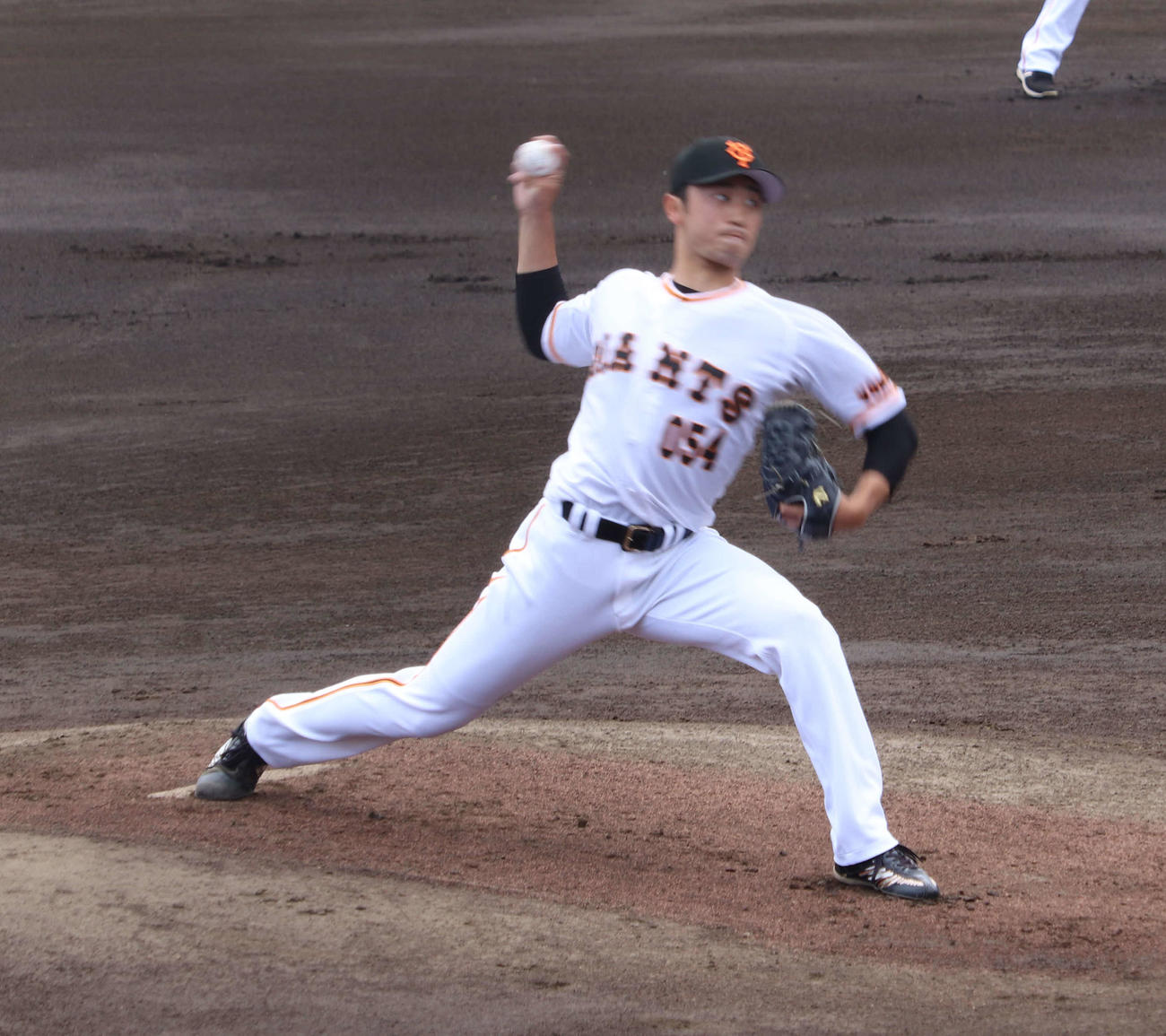 巨人対DeNA　今季公式戦初登板となった巨人の高卒3年目右腕・直江（撮影・小早川宗一郎）